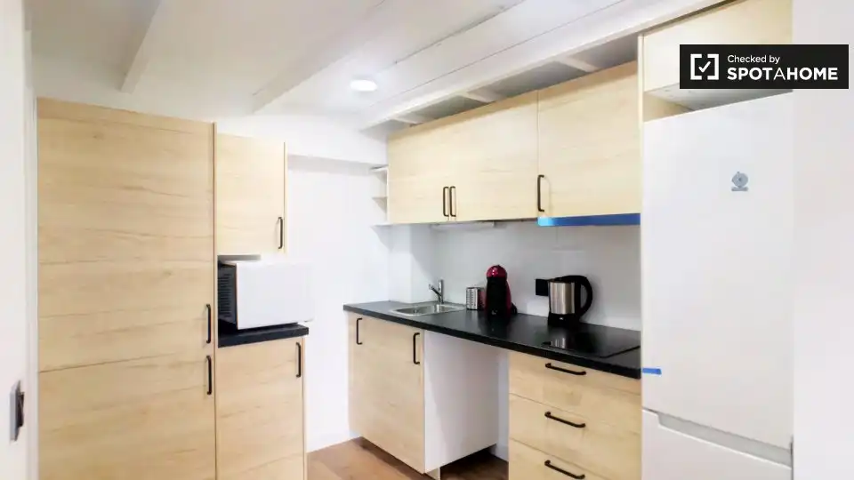 Habitación en Almenara -Ventilla