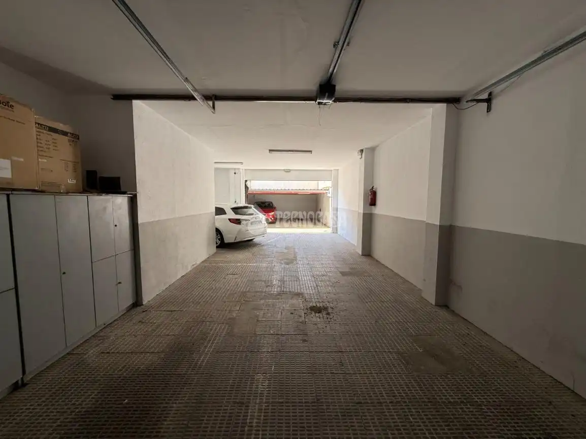 Aparcament de Local en venda en Madrid