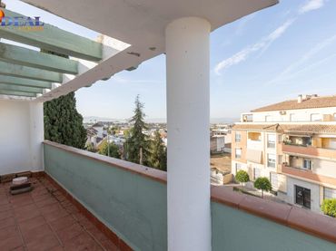 Adosado con balcón en venta en Pulianas