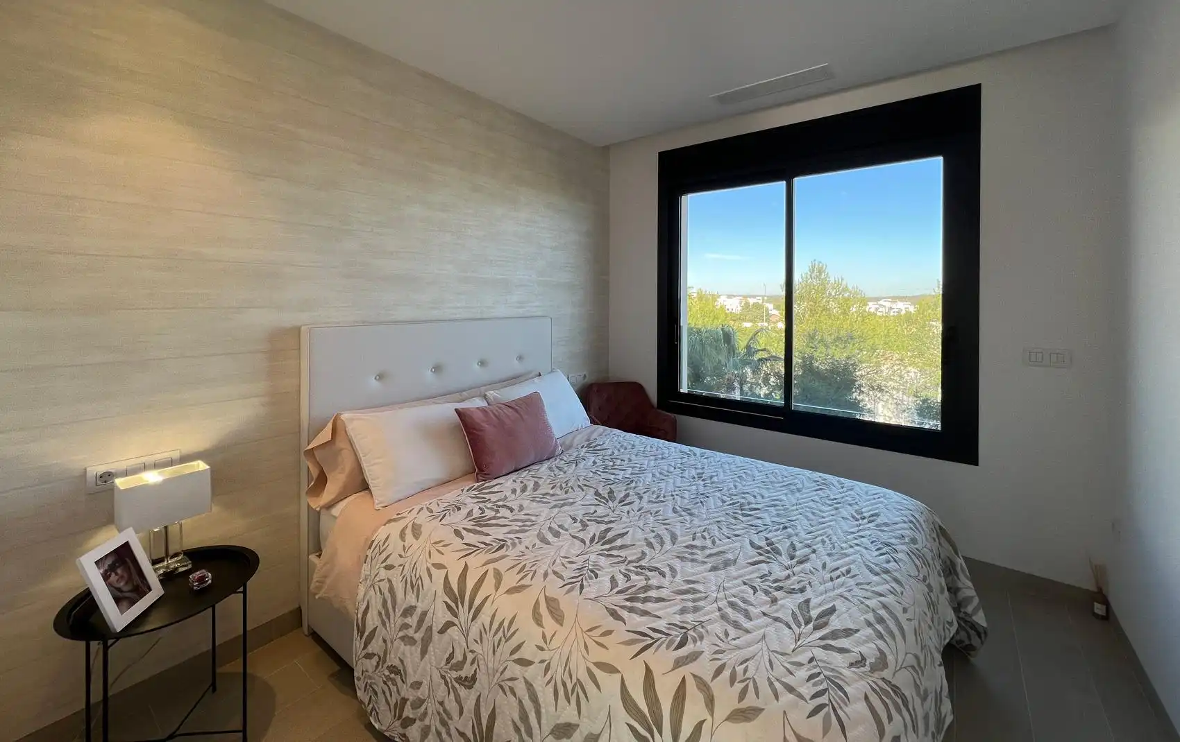 Habitación de Apartamento de alquiler en Orihuela con Aire acondicionado, Calefacción y Jardín privado