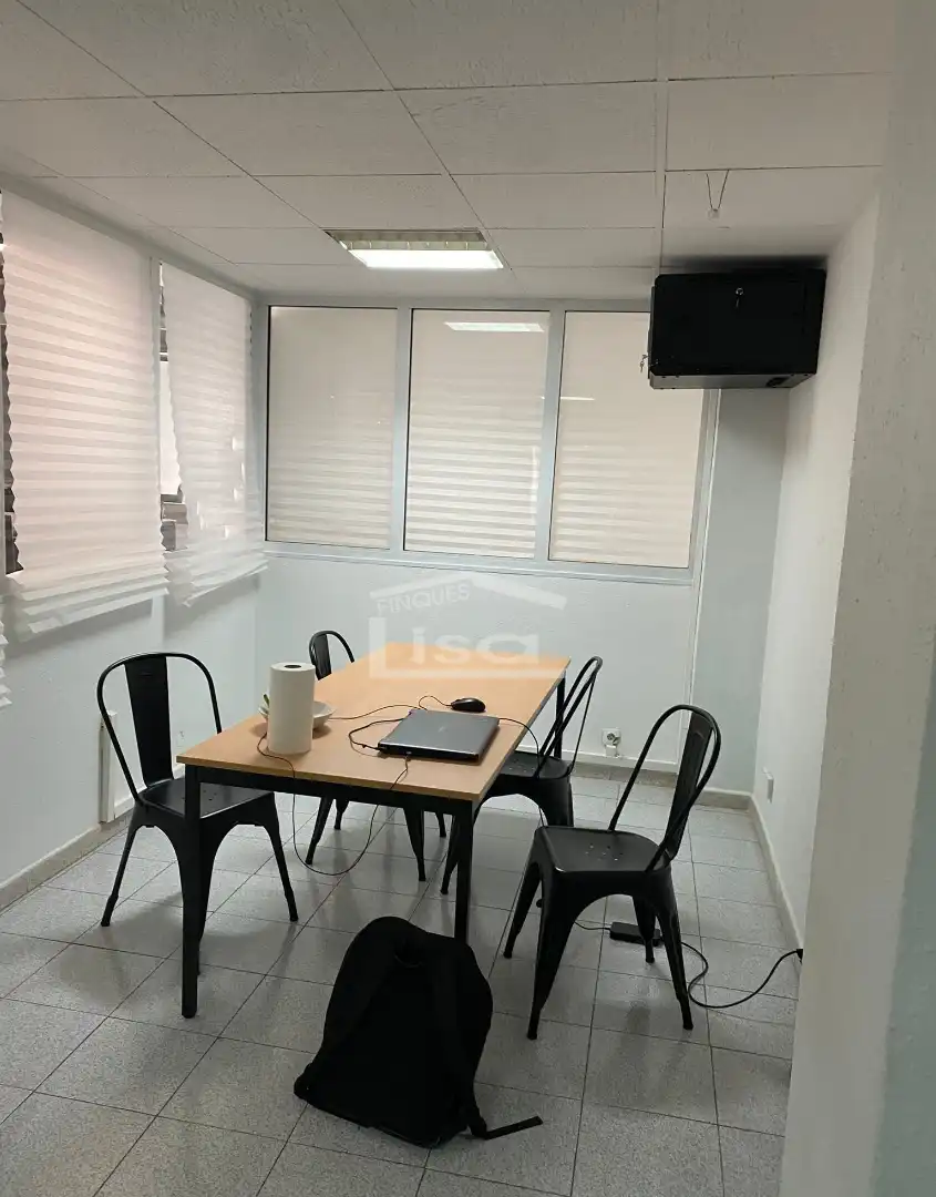 Commercial properties for sale in Barcelona  with Air Conditioner