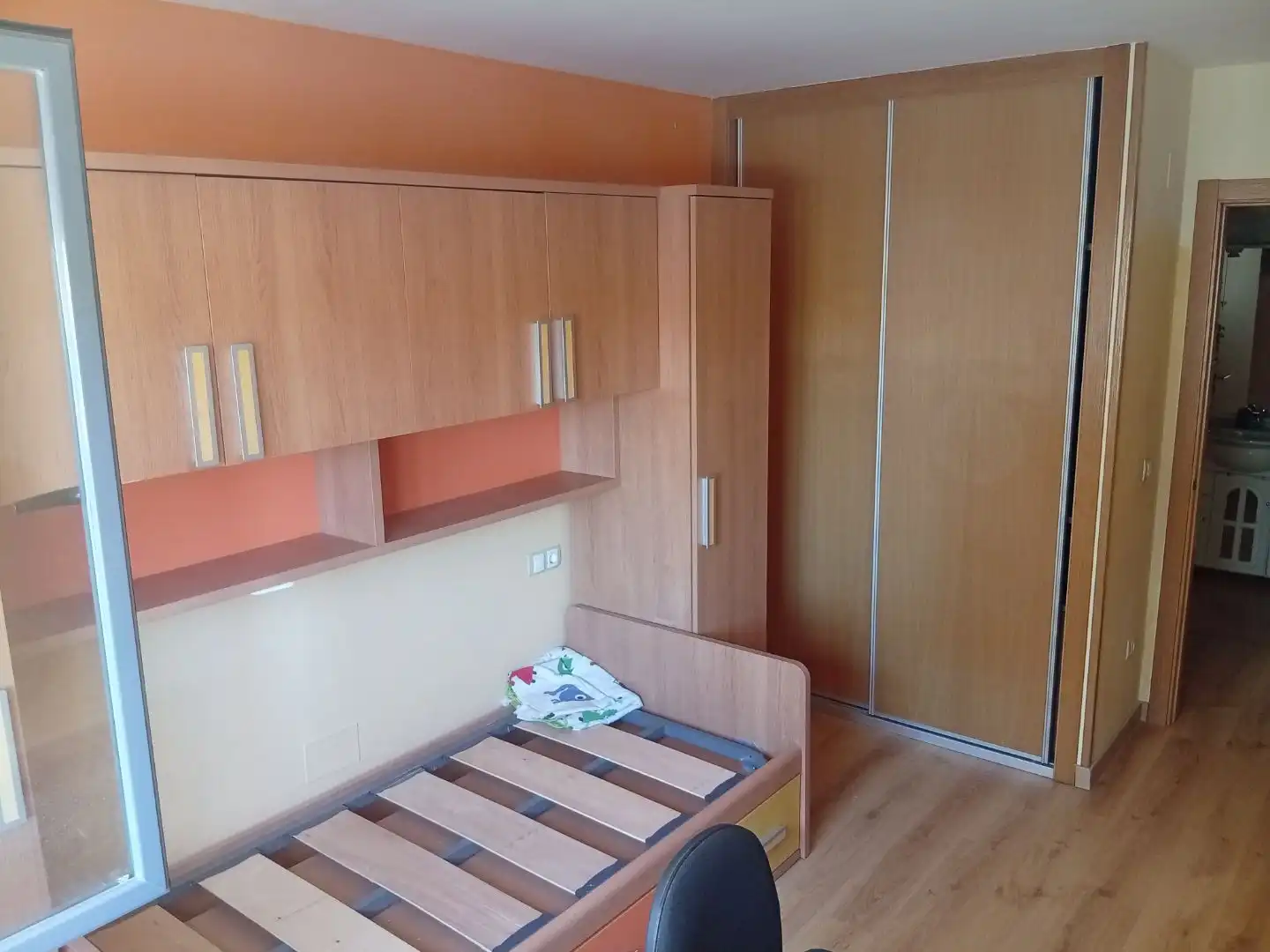 Dormitori de Pis en venda en León Capital  amb Calefacció, Parquet i Terrassa