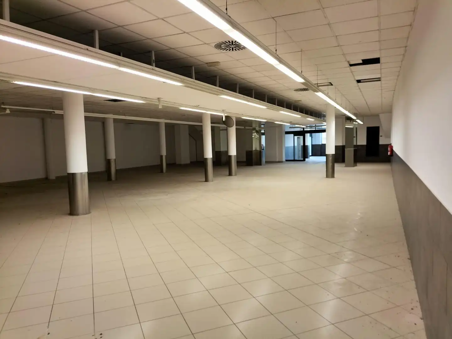 Local comercial de lloguer a Sur, imagen 7