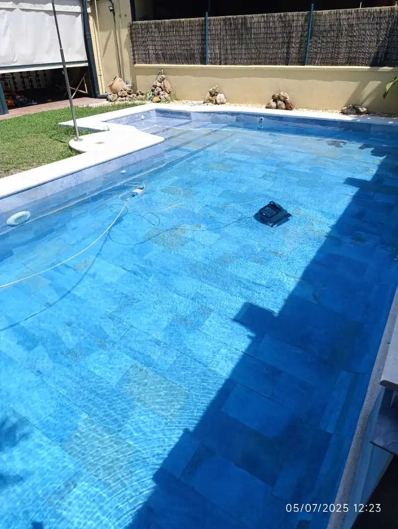 Piscina de Casa adosada en venta en Montequinto con Aire acondicionado, Calefacción y Jardín privado