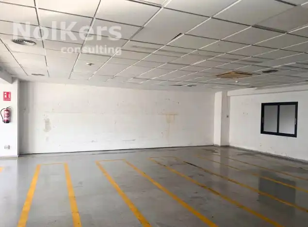 Parking de Nave industrial de alquiler en Barcelona con Calefacción
