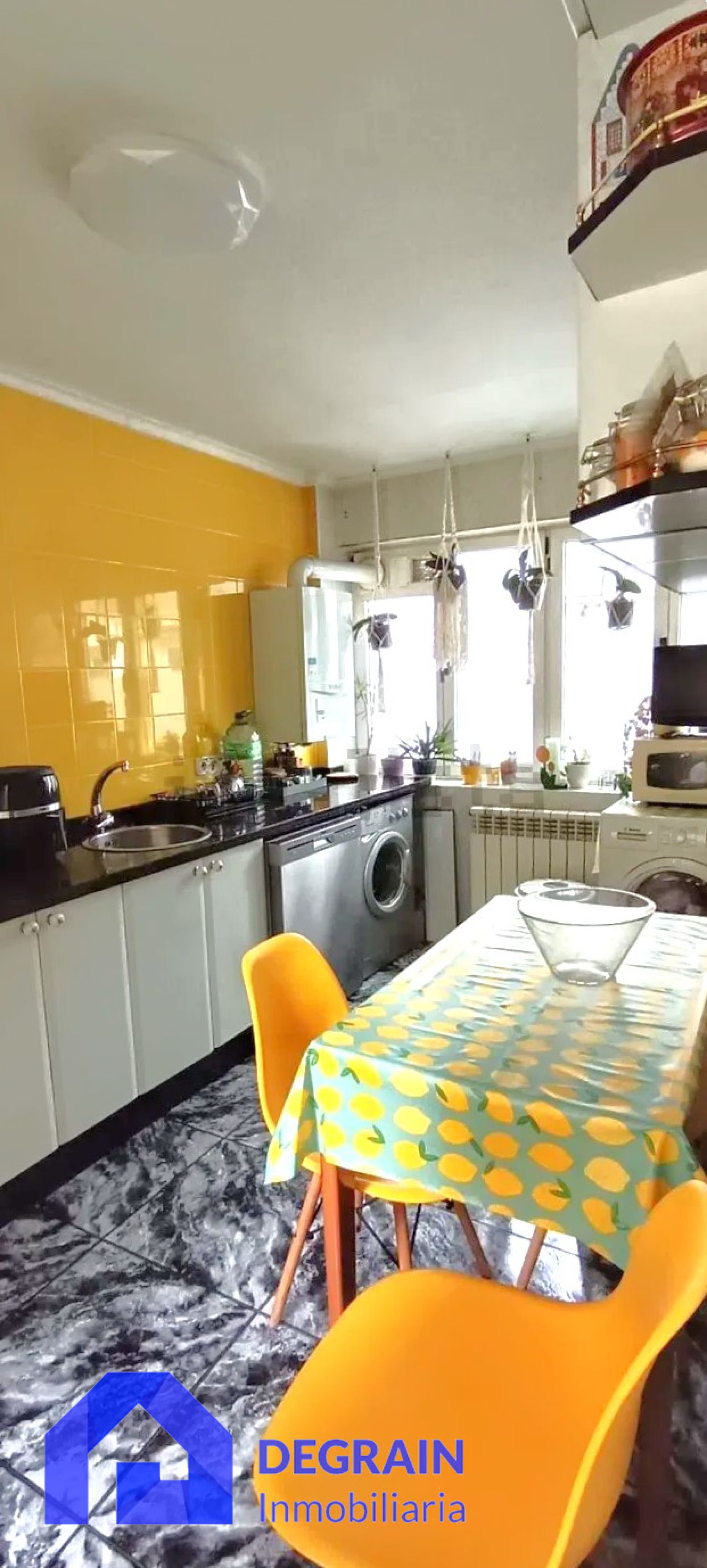 Cocina de Piso en venta en Oviedo  con Calefacción