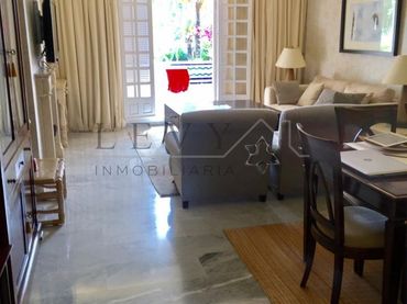 Apartamento con piscina en venta en Milla de Oro
