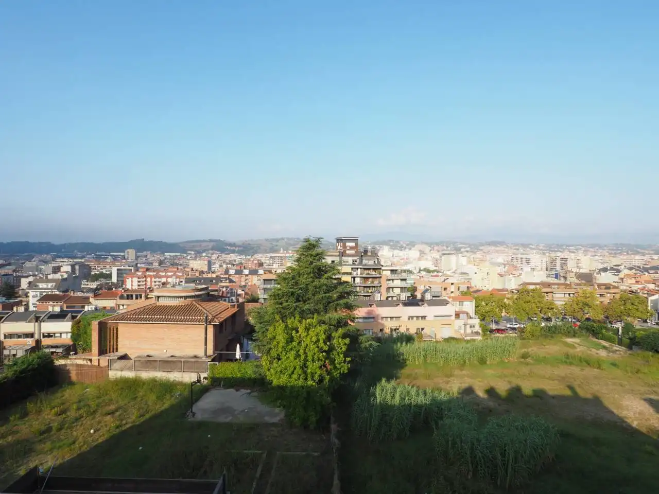 Vista exterior de Casa adosada en venda en Granollers amb Calefacció, Jardí privat i Terrassa