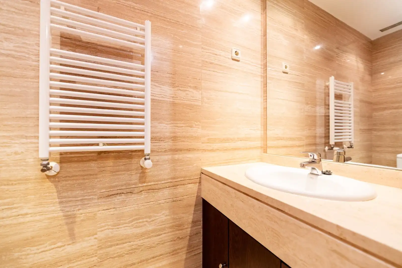 Bathroom of Flat for rent in Pozuelo de Alarcón  with Air Conditioner, Heating and Private garden