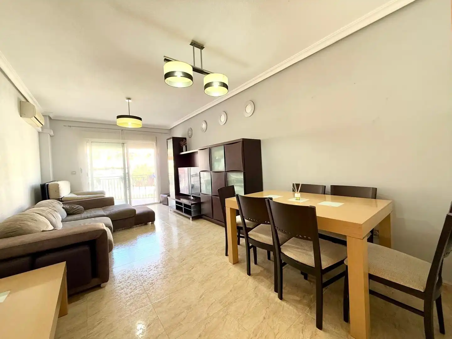 Außenansicht von Wohnung zum Verkauf in Orihuela mit Terrasse, Abstellraum und Balkon