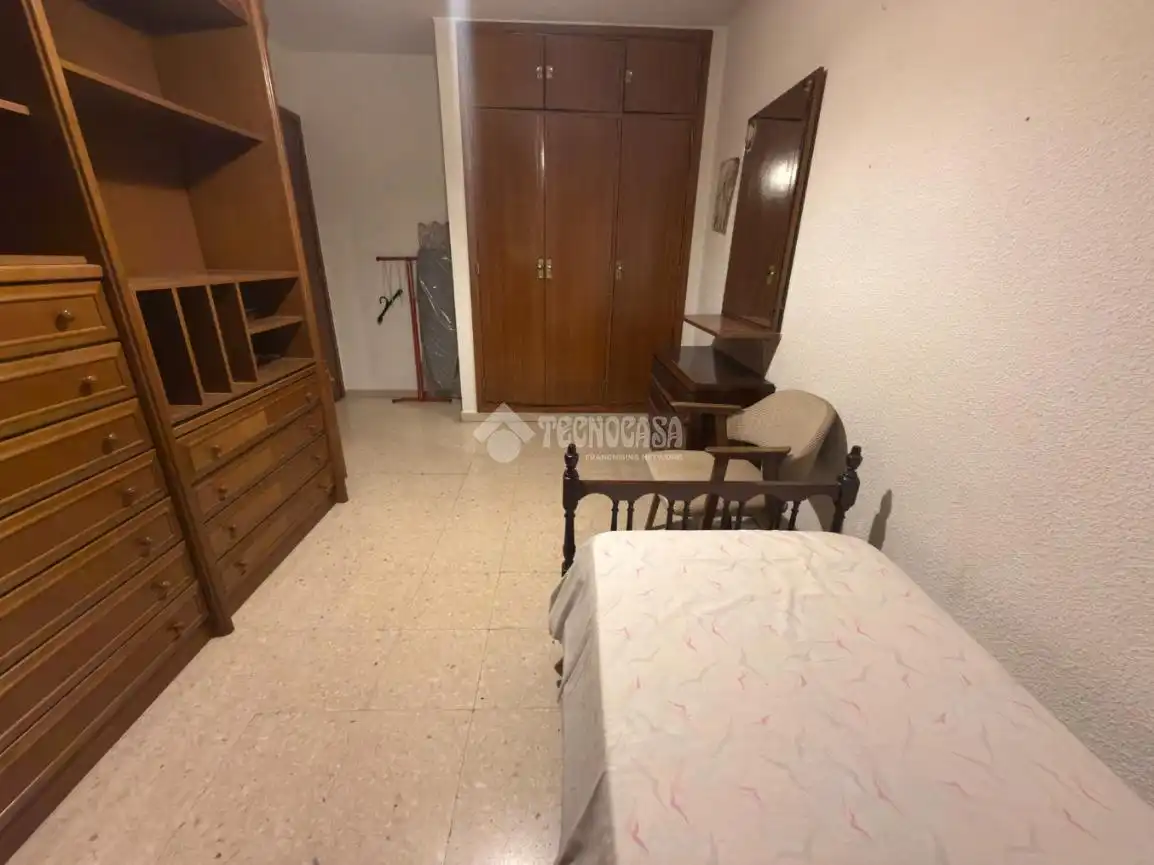 Habitación de Casa adosada en venta en Madrid con Calefacción y Jardín privado