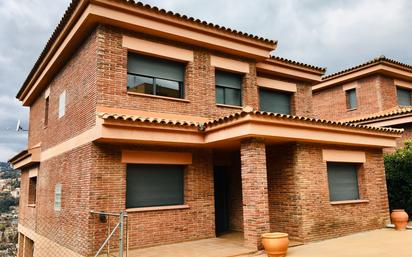 Vista exterior de Casa o xalet en venda en Corbera de Llobregat amb Terrassa i Balcó