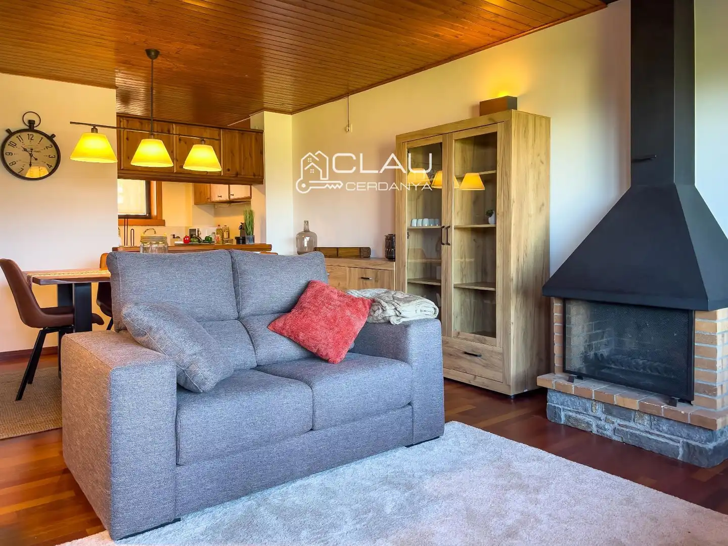 Sala de estar de Piso de alquiler en Osséja con Calefacción, Jardín privado y Parquet
