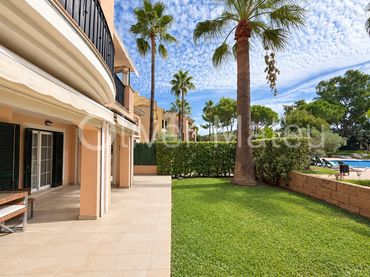 Baixos amb piscina en venda a Santa Ponça