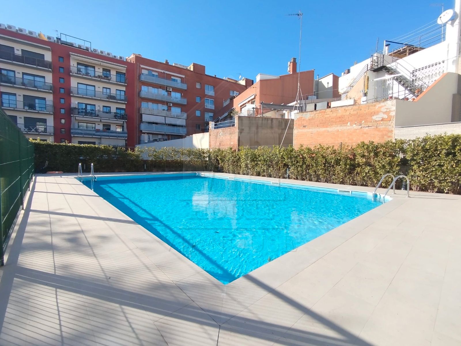 Piscina de Pis en venda en Sabadell amb Aire condicionat, Calefacció i Parquet
