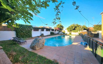 Swimming pool of House or chalet for sale in Alcalá de Guadaira  with Air Conditioner, Heating and Private garden