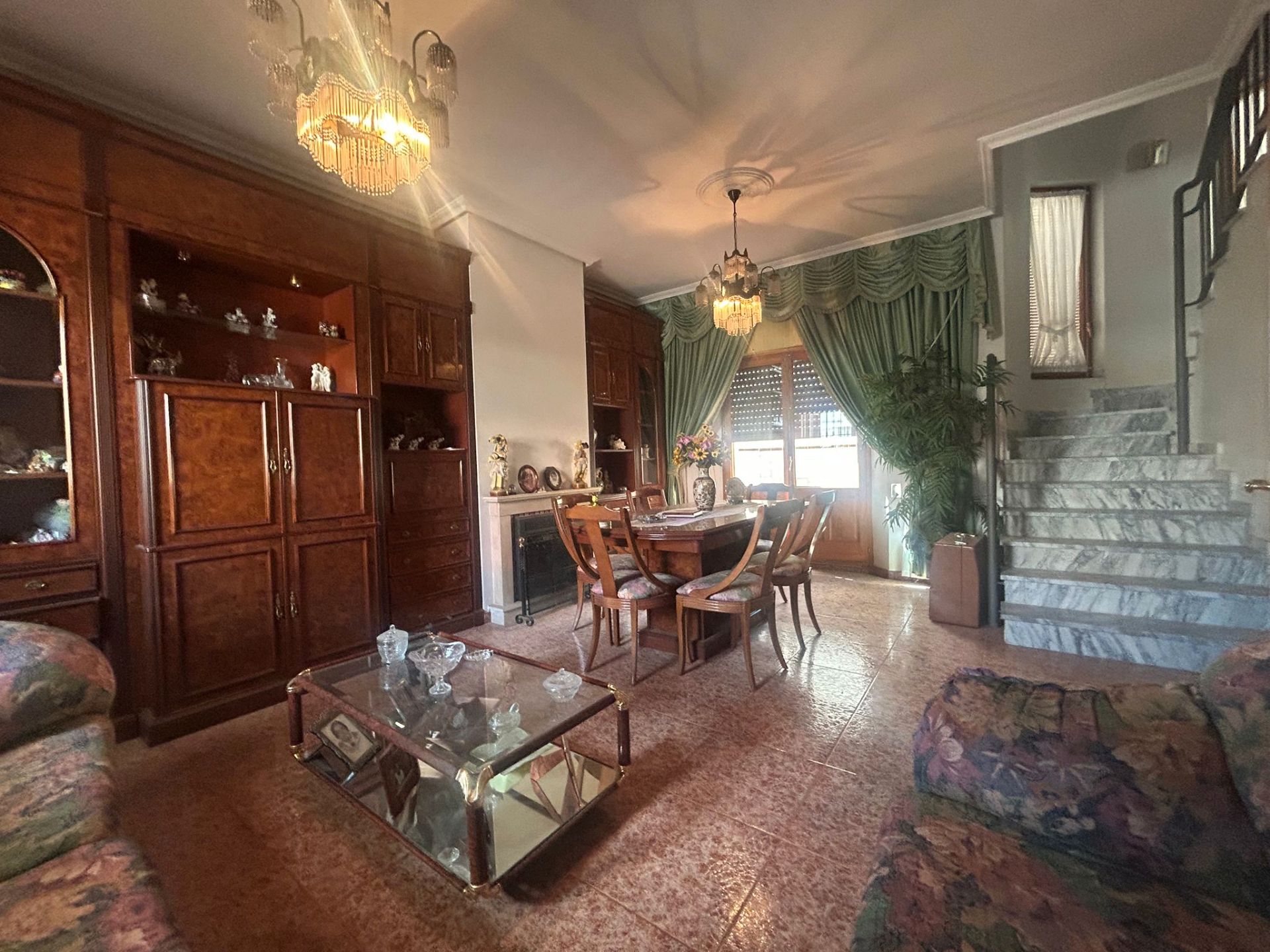 Menjador de Casa adosada en venda en Villanueva de la Serena amb Aire condicionat, Jardí privat i Terrassa