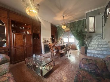 Adosado con balcón en venta en Calle San Francisco 63