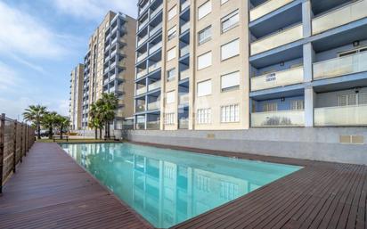 Piscina de Pis en venda en La Manga del Mar Menor amb Jardí privat, Terrassa i Alarma