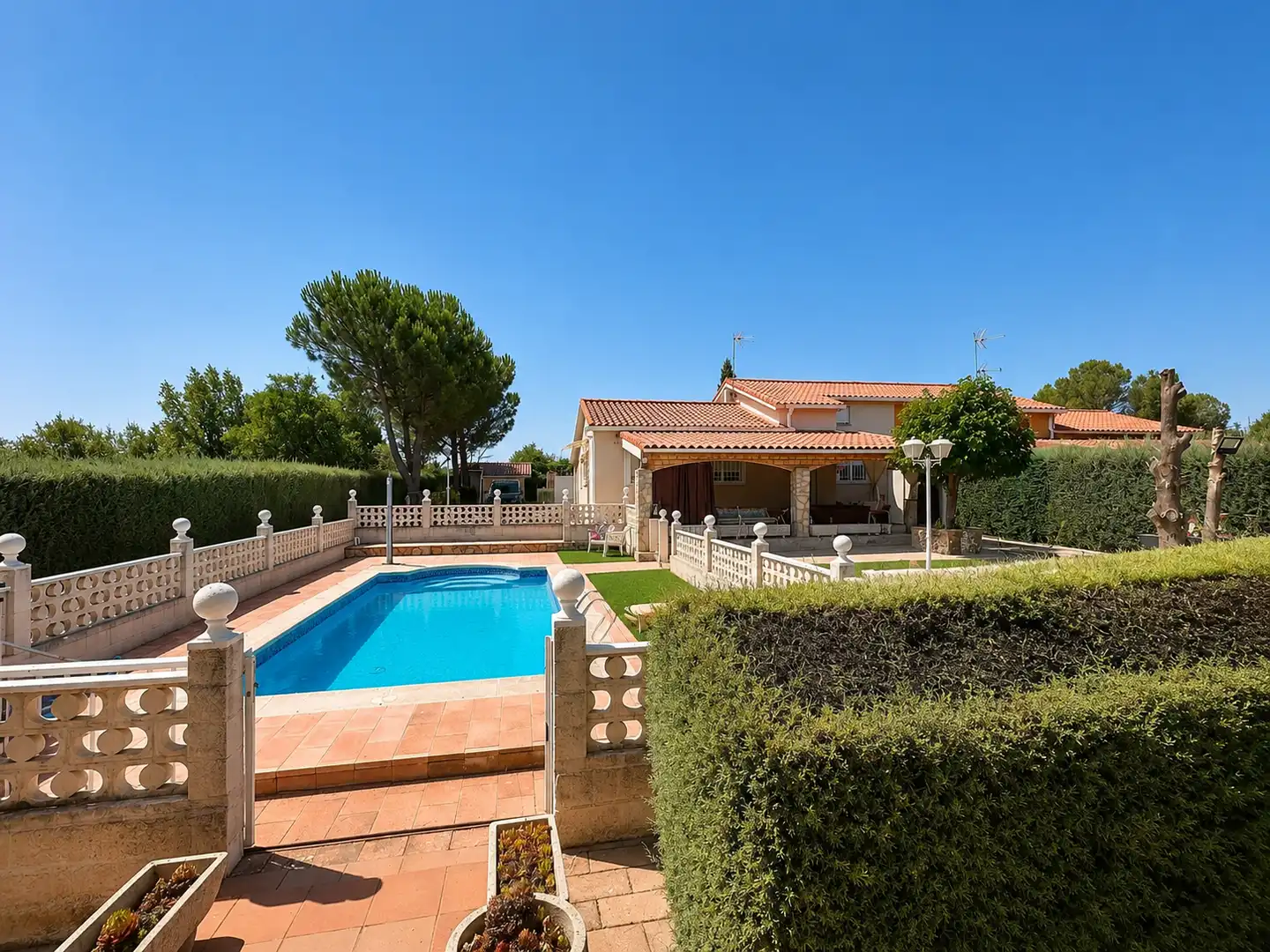 Piscina de Casa o chalet en venta en Nuevo Baztán con Aire acondicionado, Calefacción y Jardín privado