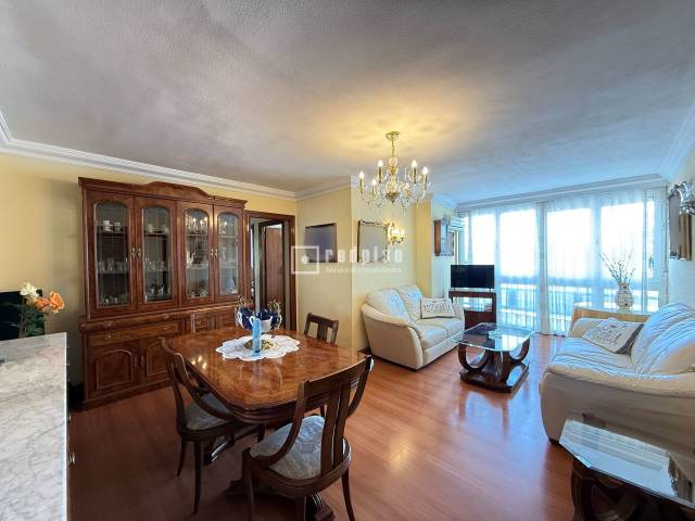 Piso en Venta en Parque Ayala - Jardín de la Abadía - Huelín