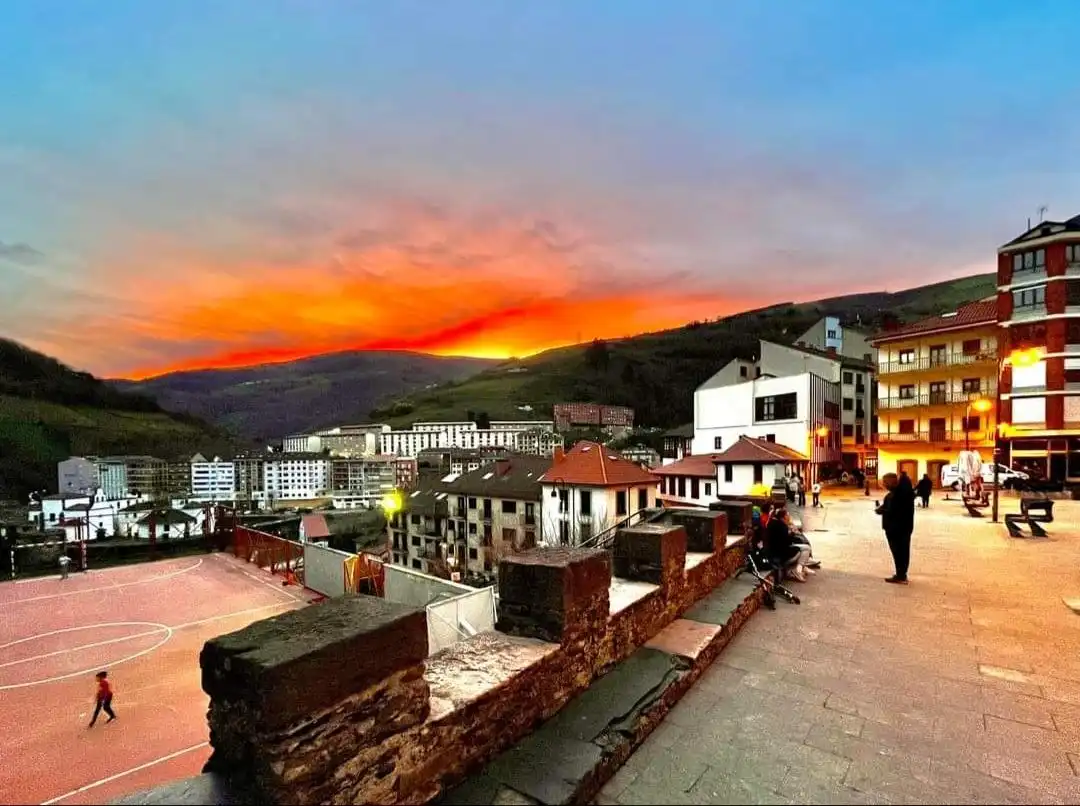 Vista exterior de Edificio en venta en Cangas del Narcea