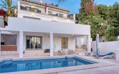 Vista exterior de Casa o xalet en venda en Mijas amb Aire condicionat, Terrassa i Piscina