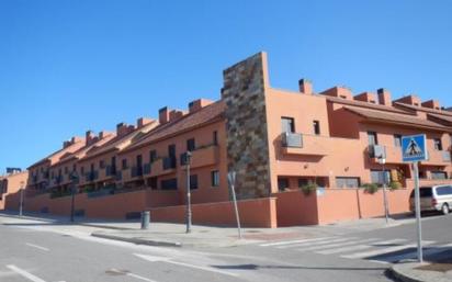 Außenansicht von Haus oder Chalet zum verkauf in Guillena mit Terrasse, Schwimmbad und Balkon