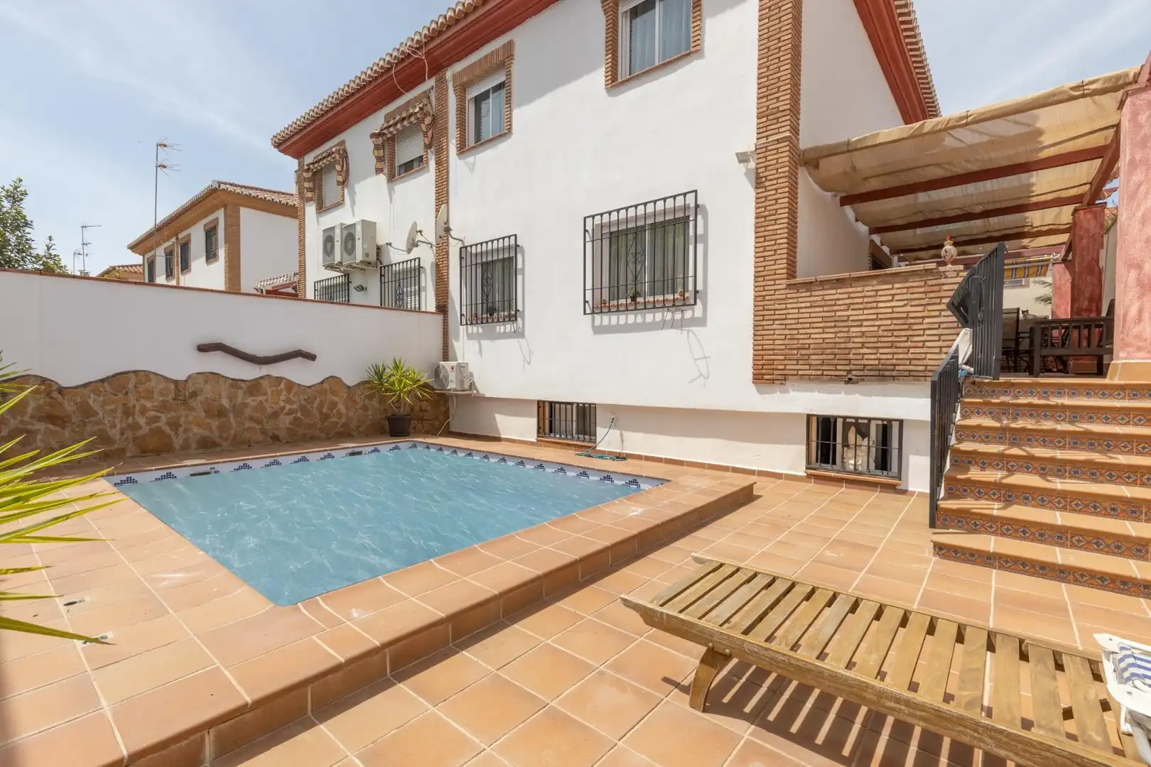 Casa adosada en venta en Calle del Estanque, Gójar