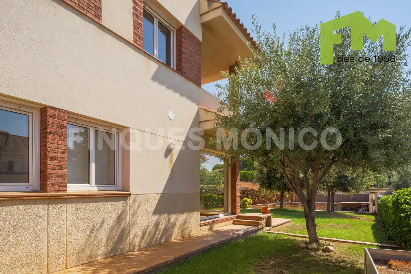 Vista exterior de Casa o chalet en venta en Teià con Calefacción, Jardín privado y Terraza