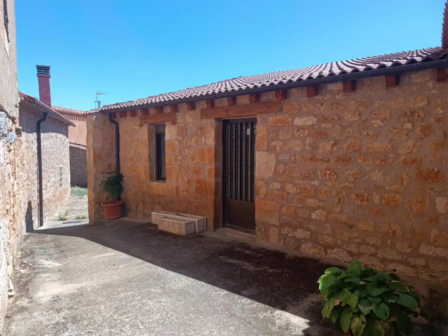 Vista exterior de Casa o xalet en venda en Iglesiarrubia