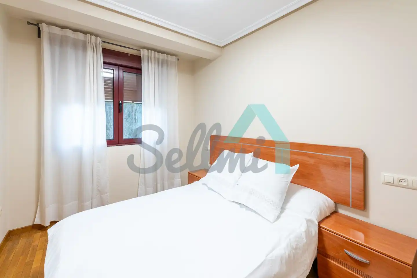 Bedroom of Flat for rent in Oviedo   with Heating, Parquet flooring and Furnished