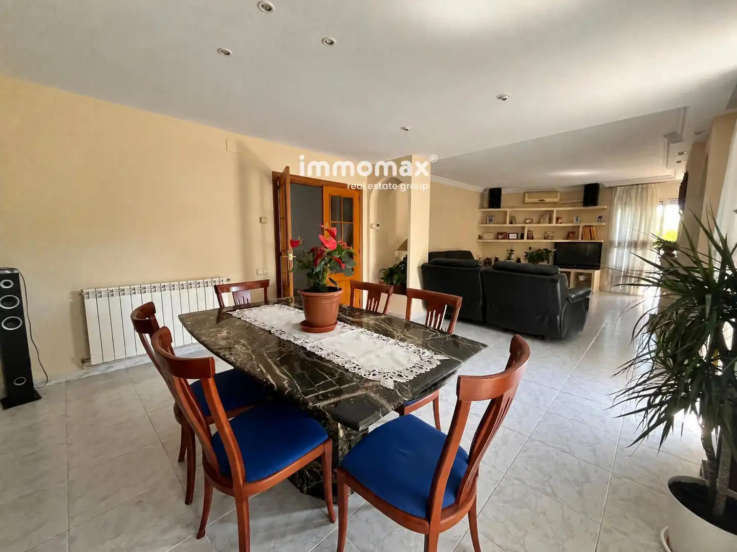 Vista exterior de Casa adosada en venta en Vilanova i la Geltrú con Calefacción, Jardín privado y Terraza