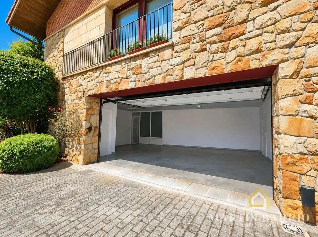 Parking de Casa o chalet en venta en Muskiz con Aire acondicionado, Calefacción y Jardín privado