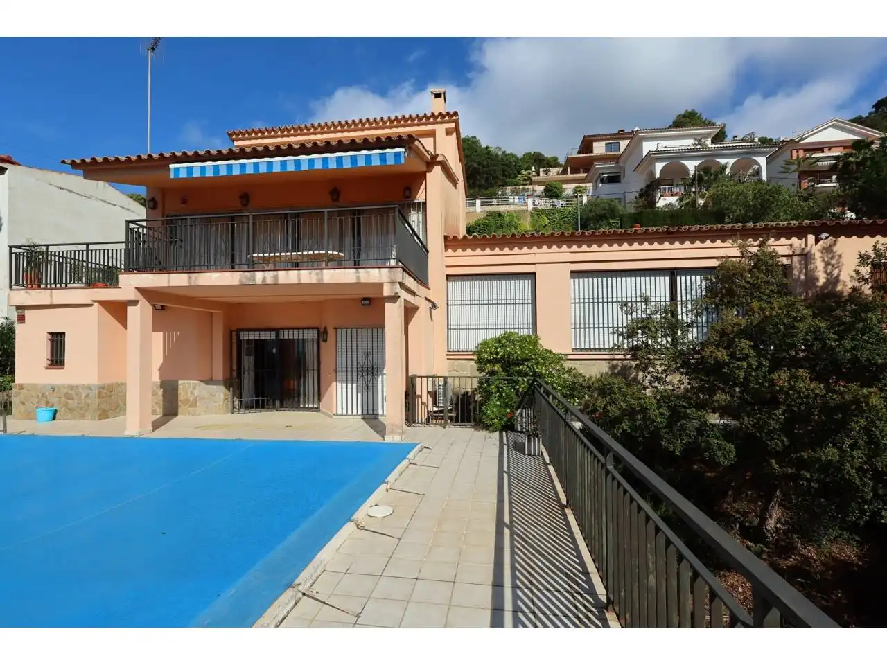 Vista exterior de Casa o xalet en venda en Lloret de Mar amb Calefacció, Jardí privat i Terrassa