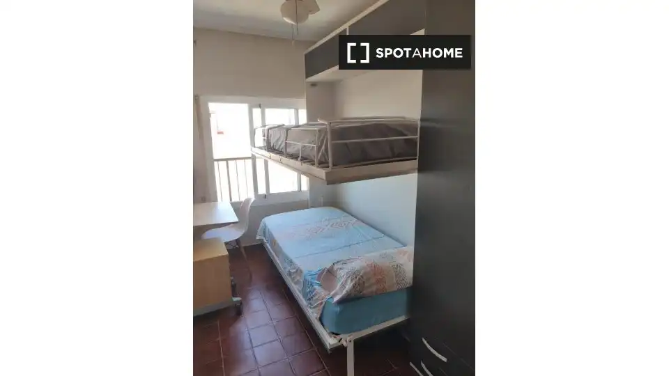 Room in El Cabanyal - El Canyamelar