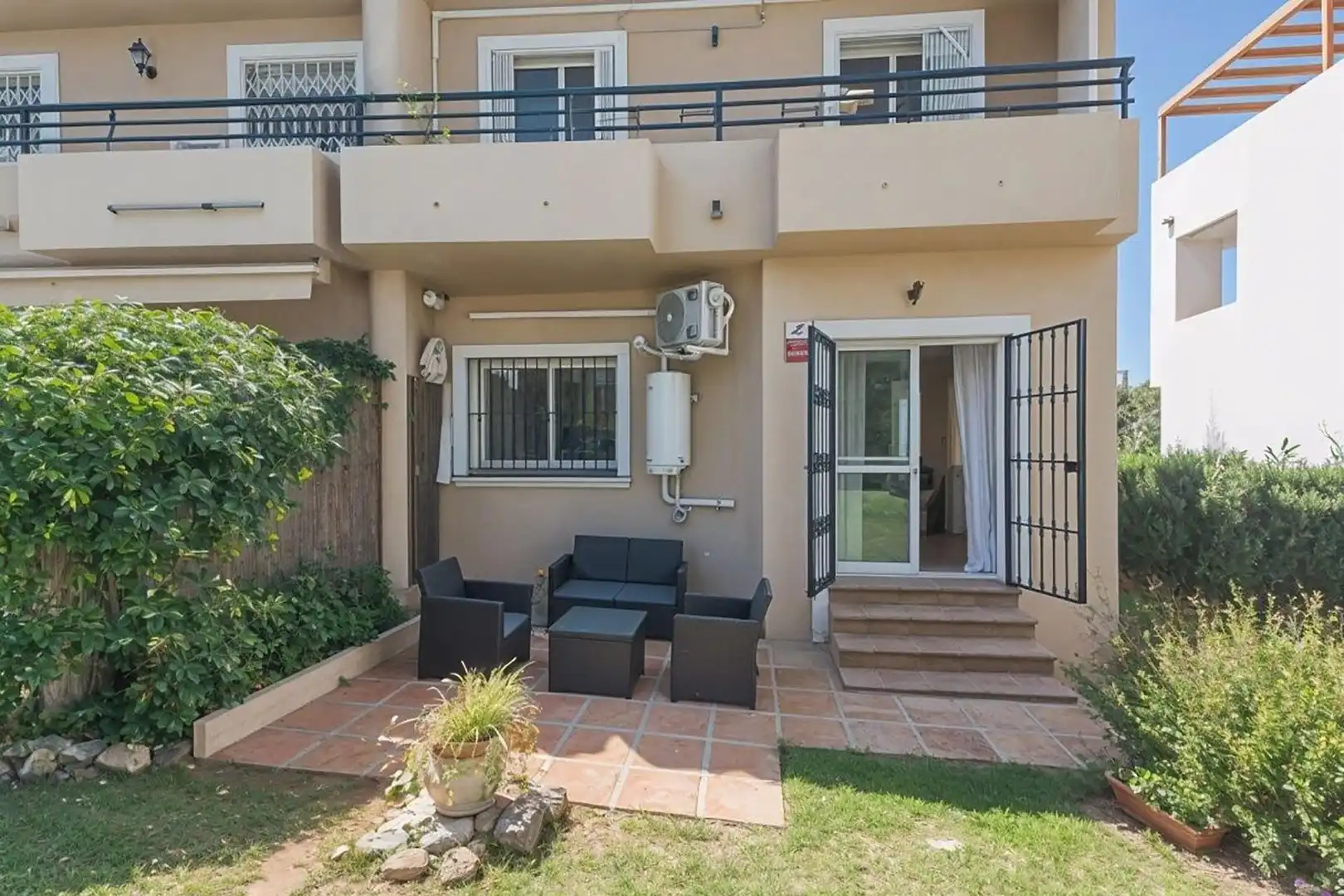 Terrassa de Casa adosada en venda en Marbella amb Aire condicionat, Calefacció i Jardí privat