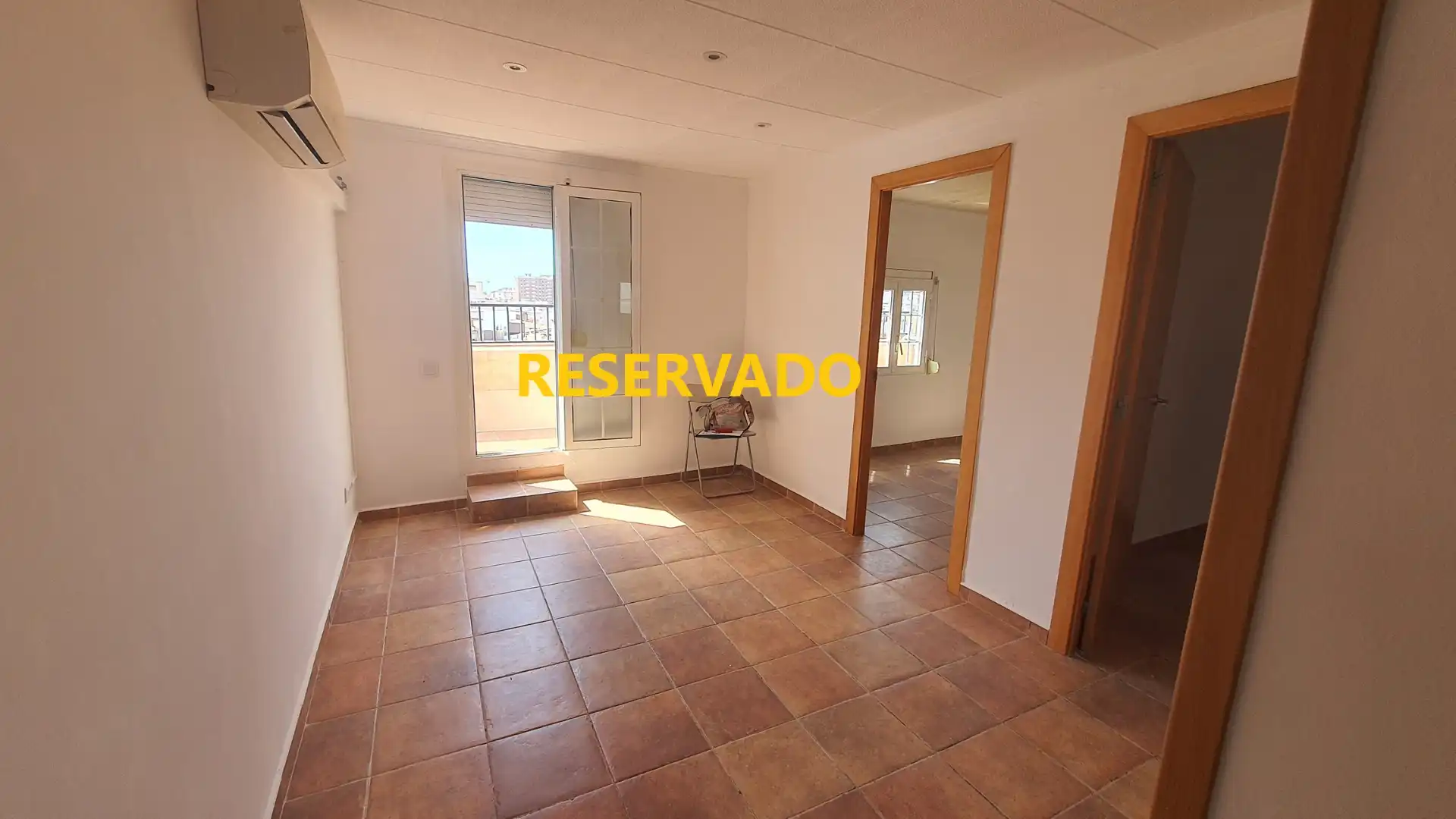 Habitación de Ático en venta en L'Hospitalet de Llobregat con Aire acondicionado, Calefacción y Terraza