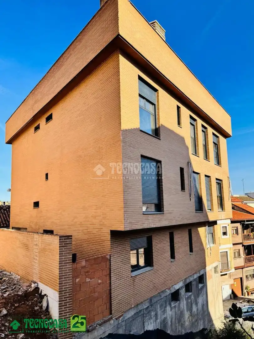 Exterior view of Duplexes for sale in Toledo  with Air Conditioner