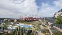 Piscina de Casa adosada en venda en Boadilla del Monte amb Aire condicionat, Terrassa i Piscina