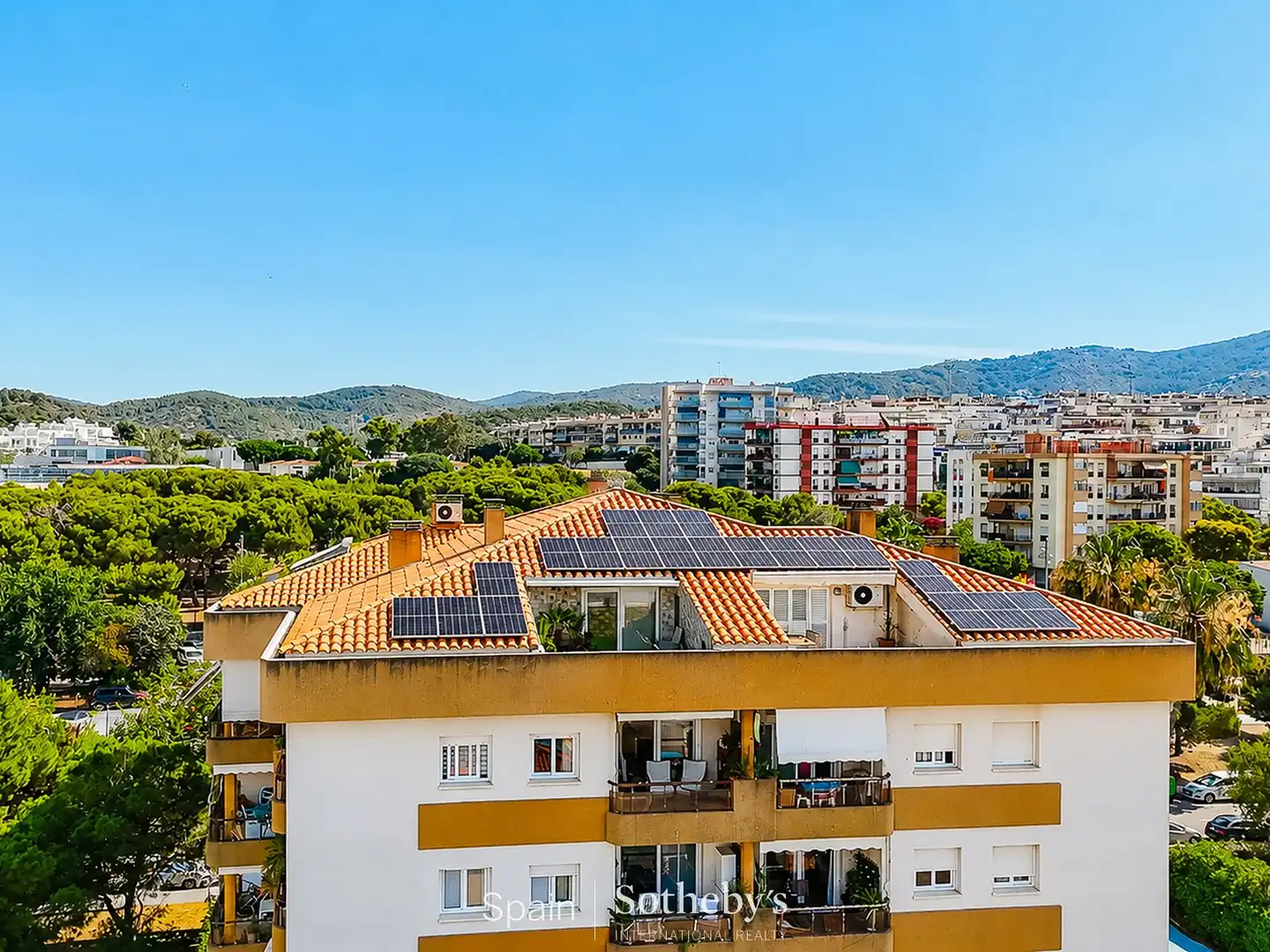 Vista exterior de Àtic en venda en Sitges amb Aire condicionat, Calefacció i Terrassa