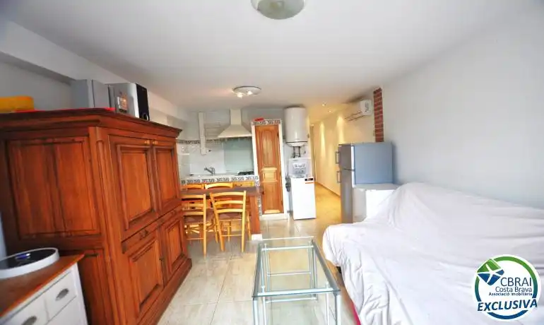 Schlafzimmer von Einfamilien-Reihenhaus zum Verkauf in Roses mit Heizung