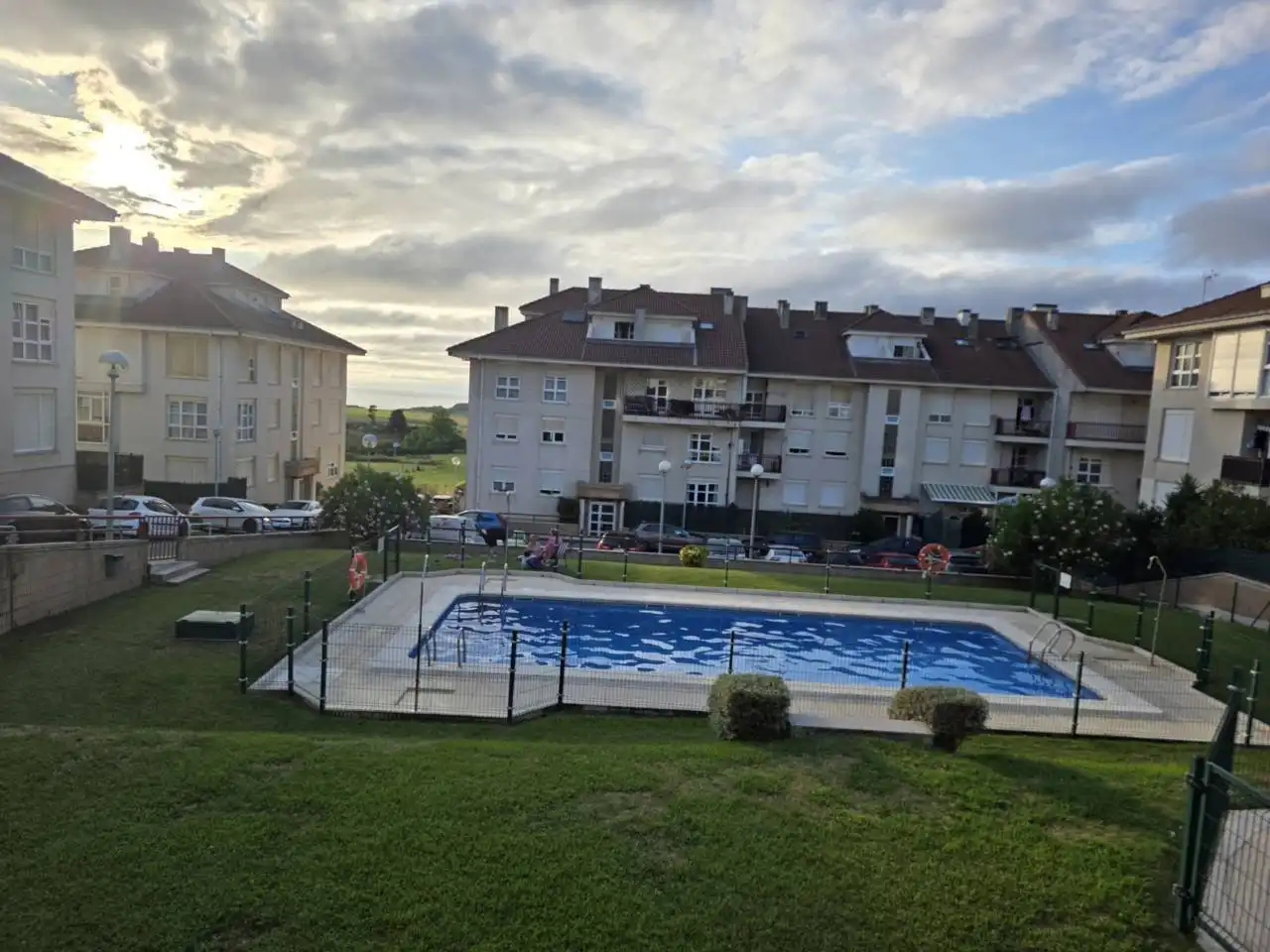 Piscina de Piso en venta en Piélagos con Calefacción, Terraza y Amueblado