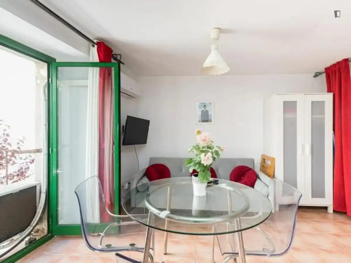 Estudio de alquiler en El Raval