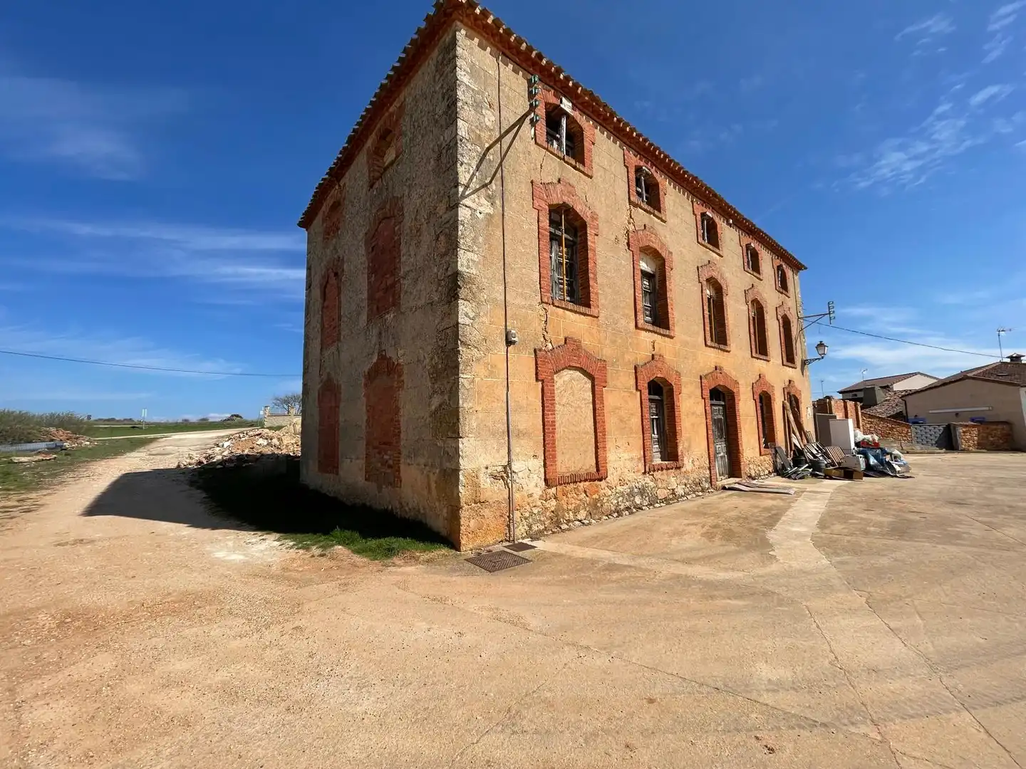 Vista exterior de Finca rústica en venda en Rioseco de Soria amb Jardí privat i Traster