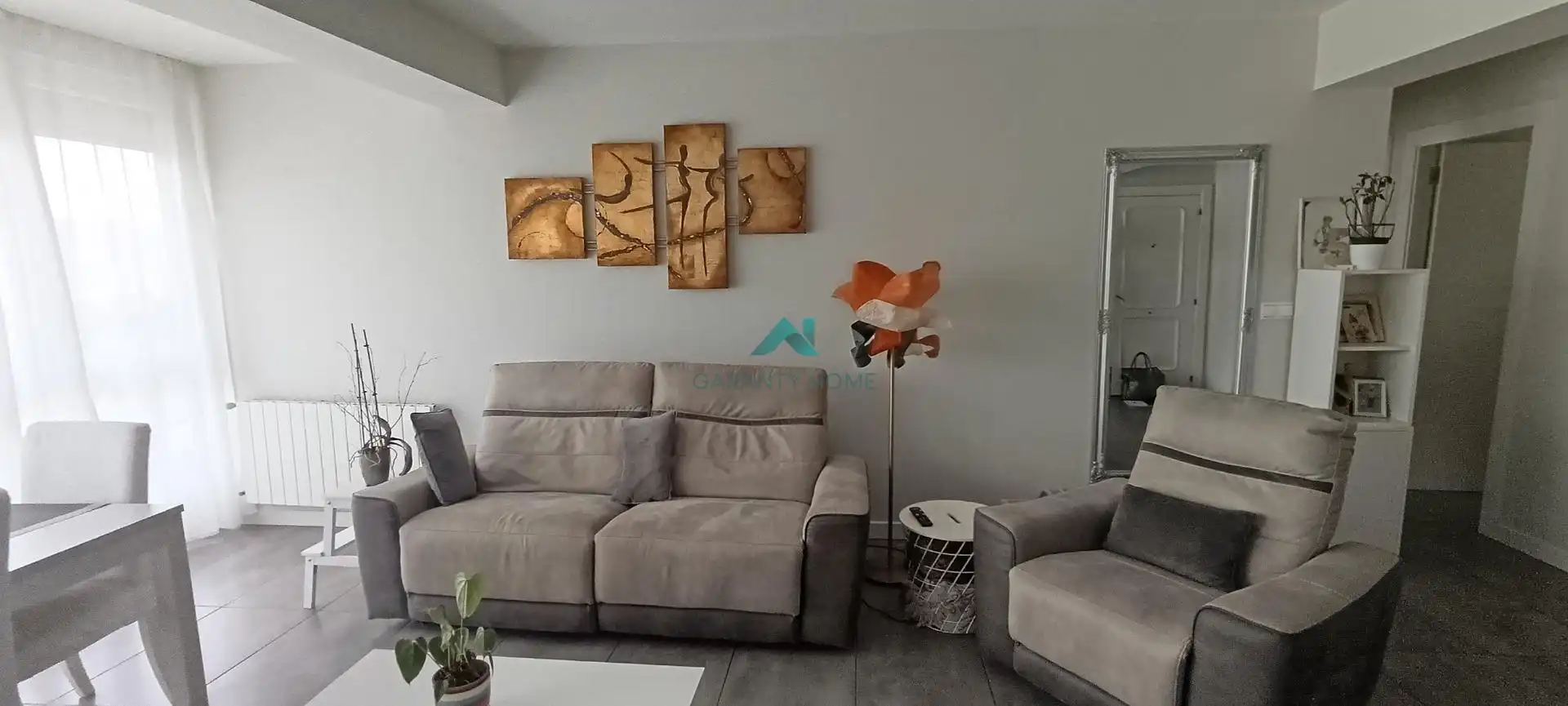 Sala d'estar de Àtic en venda en Laredo amb Calefacció, Jardí privat i Terrassa