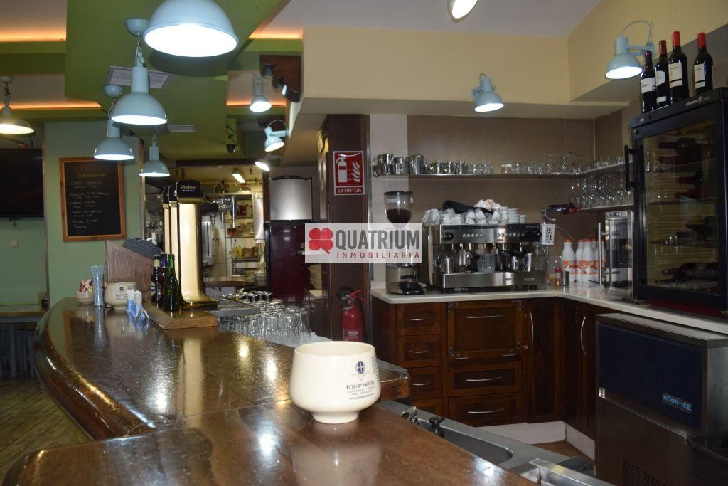 Local en traspaso en Santiago de Compostela  con Aire acondicionado
