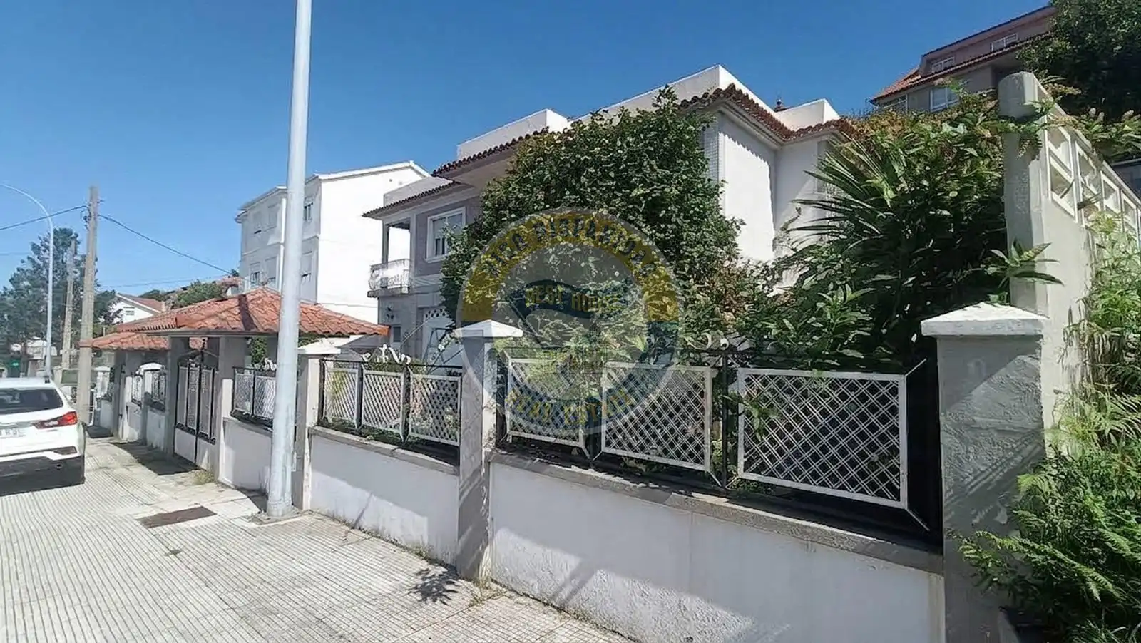 Vista exterior de Casa o xalet en venda en Vigo  amb Calefacció, Traster i Moblat