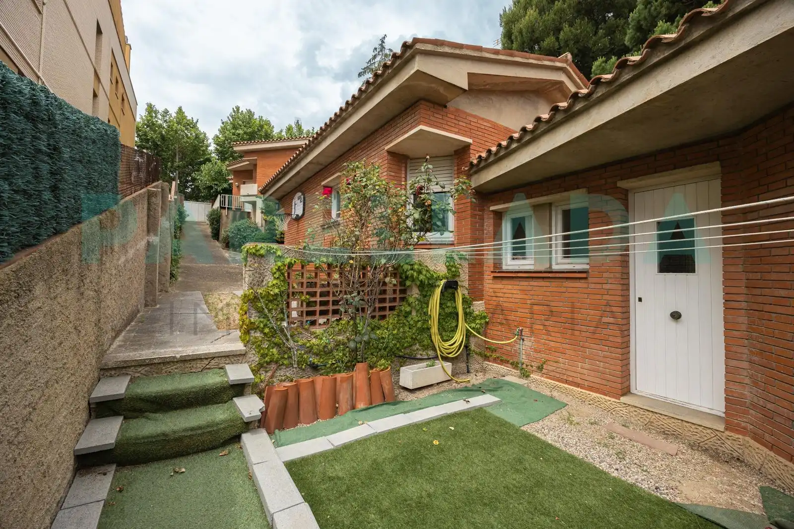 Vista exterior de Casa o chalet en venta en Tiana con Aire acondicionado, Jardín privado y Terraza