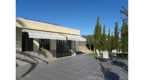 Parcela en venta en San Antonio con 3 casas.
